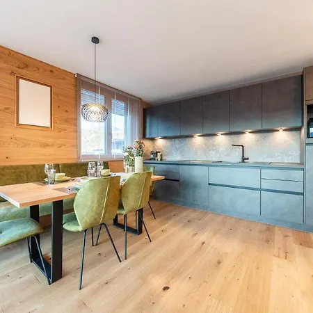 Rienz Alpine Lofts شقة *